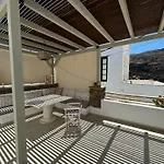 Semesterbostad Serenity Living Platia, Tinos *
