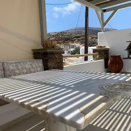 Serenity Living Platia, Tinos Feriehus Platiá