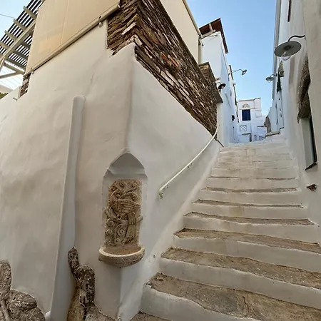 Serenity Living Platia, Tinos בית נופש
