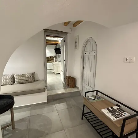 Serenity Living Platia, Tinos بيت للعطل Platiá