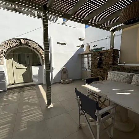 Semesterbostad Serenity Living Platia, Tinos Platiá
